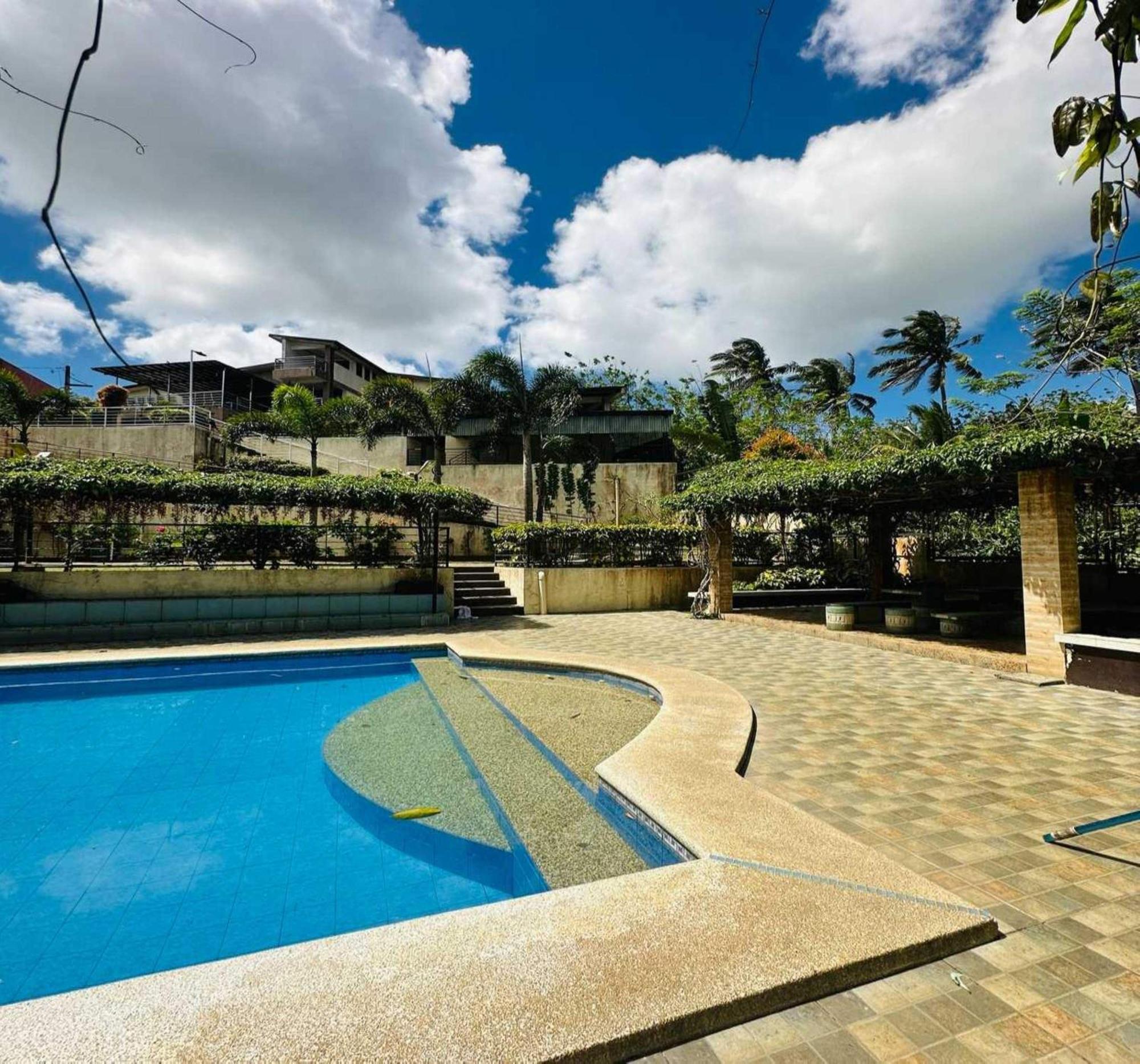 טגאיטאי Oyo 1067 Villa Sofia At Silang מראה חיצוני תמונה